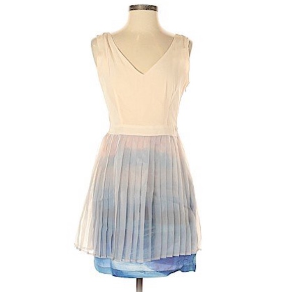 Anthropologie Dresses & Skirts - Sunset scene V-Neck sleeveless dress